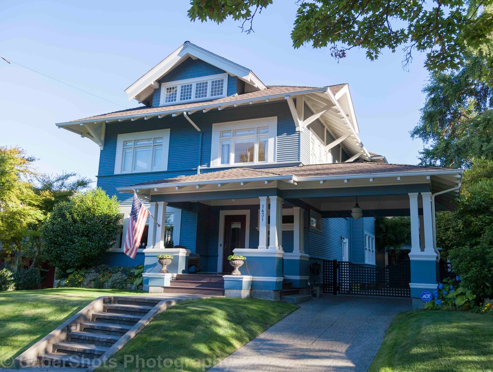 Arts and crafts exterior home photo in Seattle