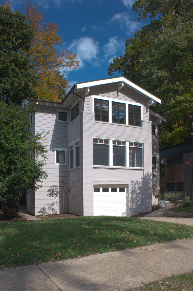 Example of a mid-sized arts and crafts gray three-story vinyl exterior home design in DC Metro with a shingle roof
