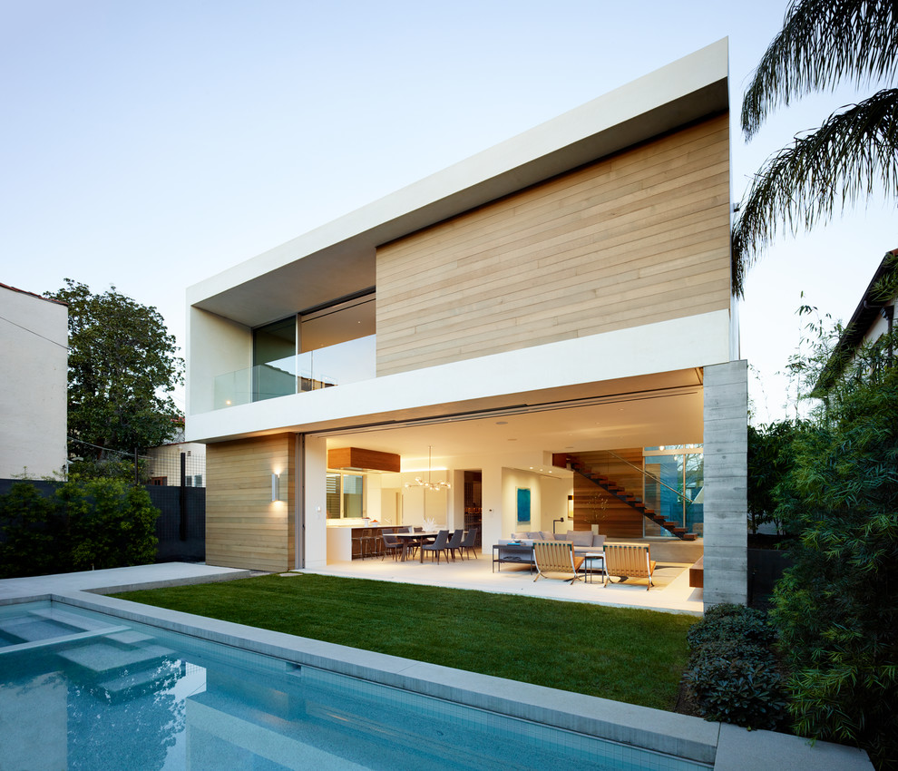Diseño de fachada de casa multicolor contemporánea de dos plantas con revestimientos combinados y tejado plano