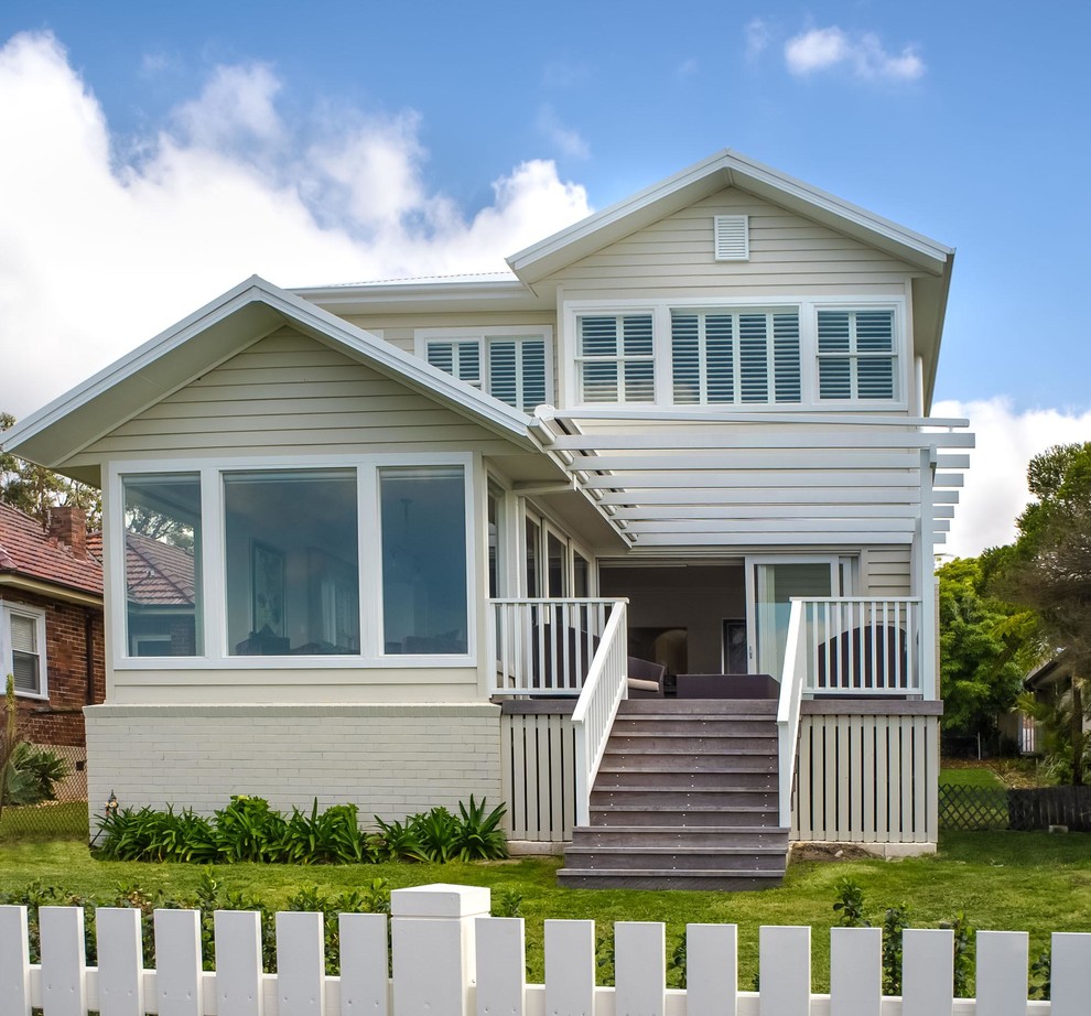 This is an example of a coastal house exterior in Sydney.
