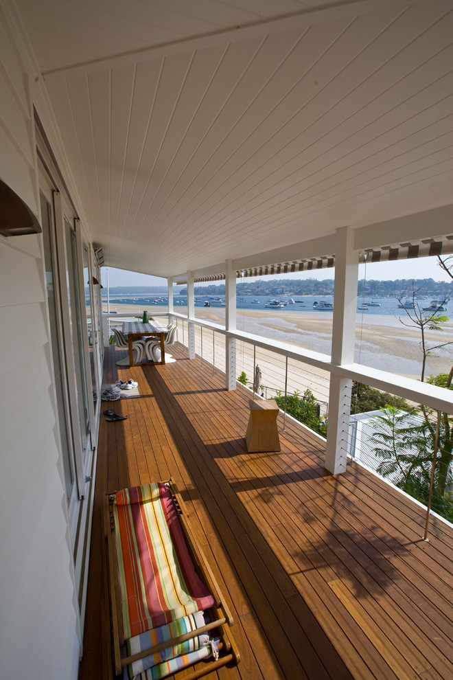 シドニーにあるビーチスタイルのおしゃれな家の外観の写真