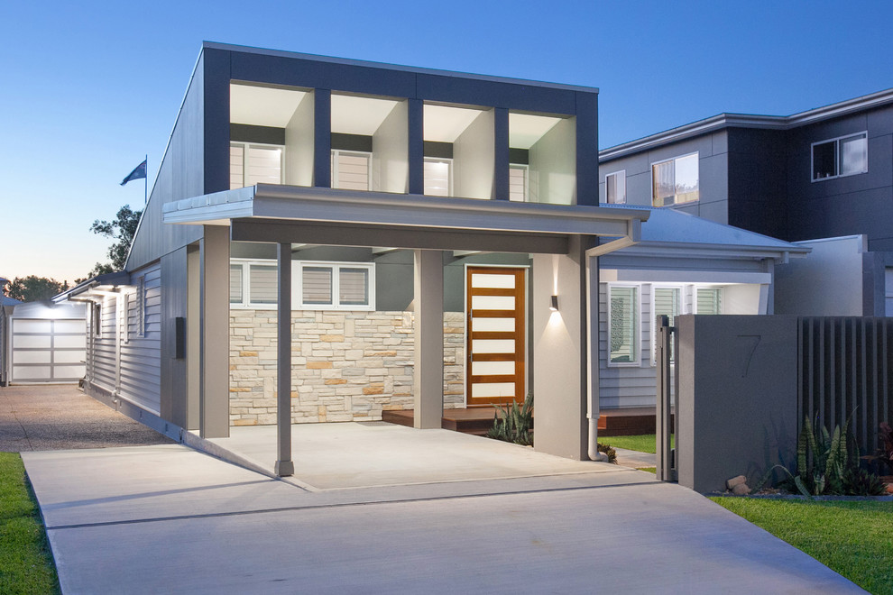 Inspiration för mellanstora moderna blå hus, med allt i ett plan, blandad fasad, sadeltak och tak i metall