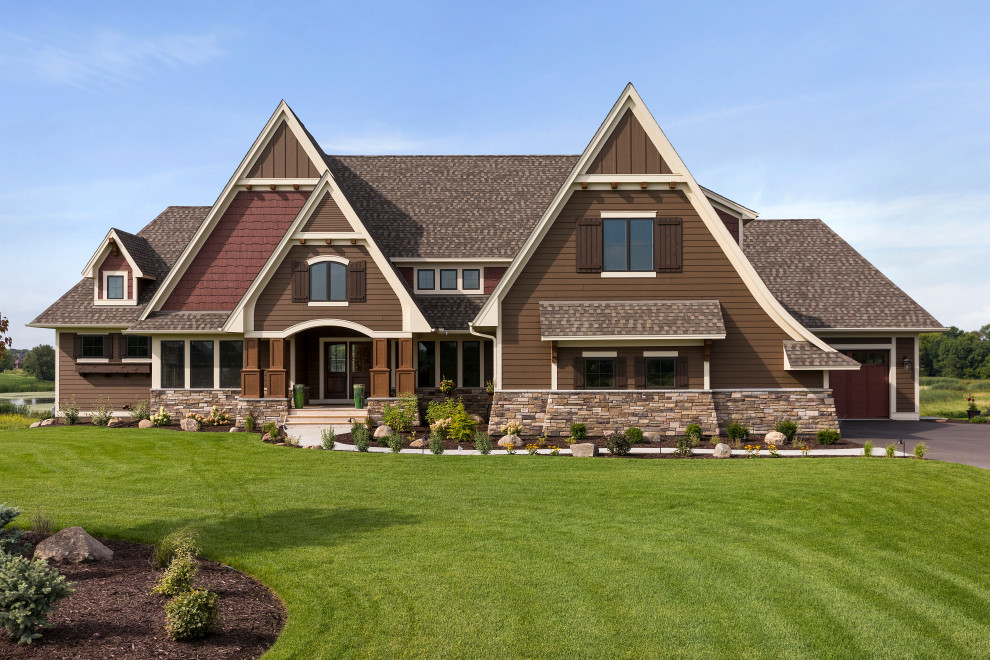 Design ideas for a traditional house exterior in Detroit.