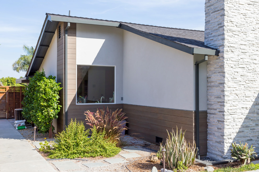 Mid-sized minimalist one-story stucco house exterior photo in San Francisco