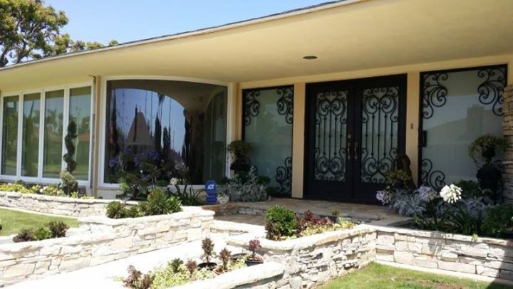 This is an example of an industrial house exterior in Los Angeles.