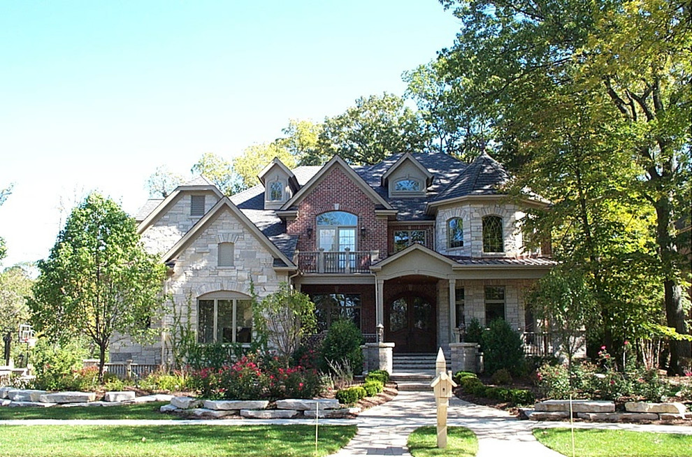 Elegant exterior home photo in Chicago
