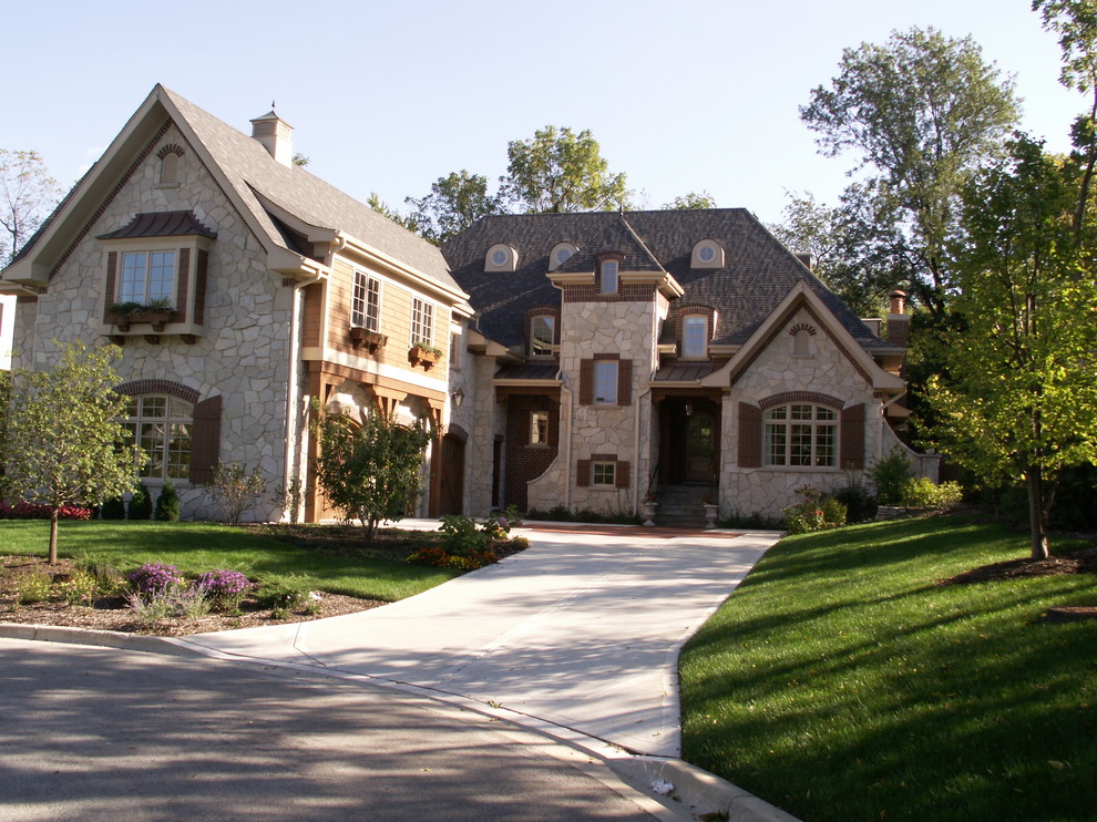 Elegant exterior home photo in Chicago