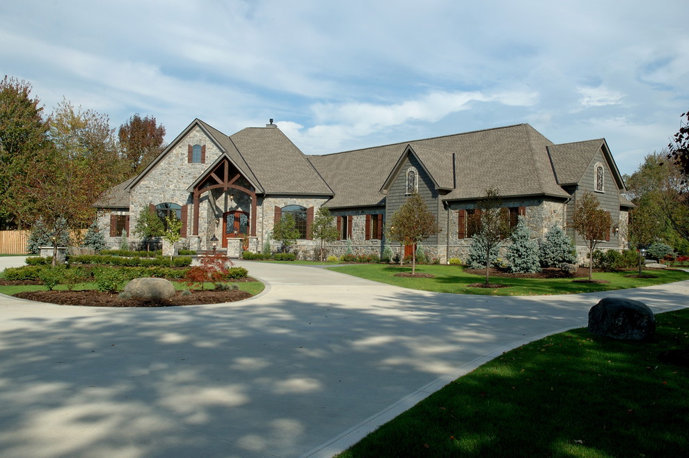 Design ideas for a traditional house exterior in Cleveland.