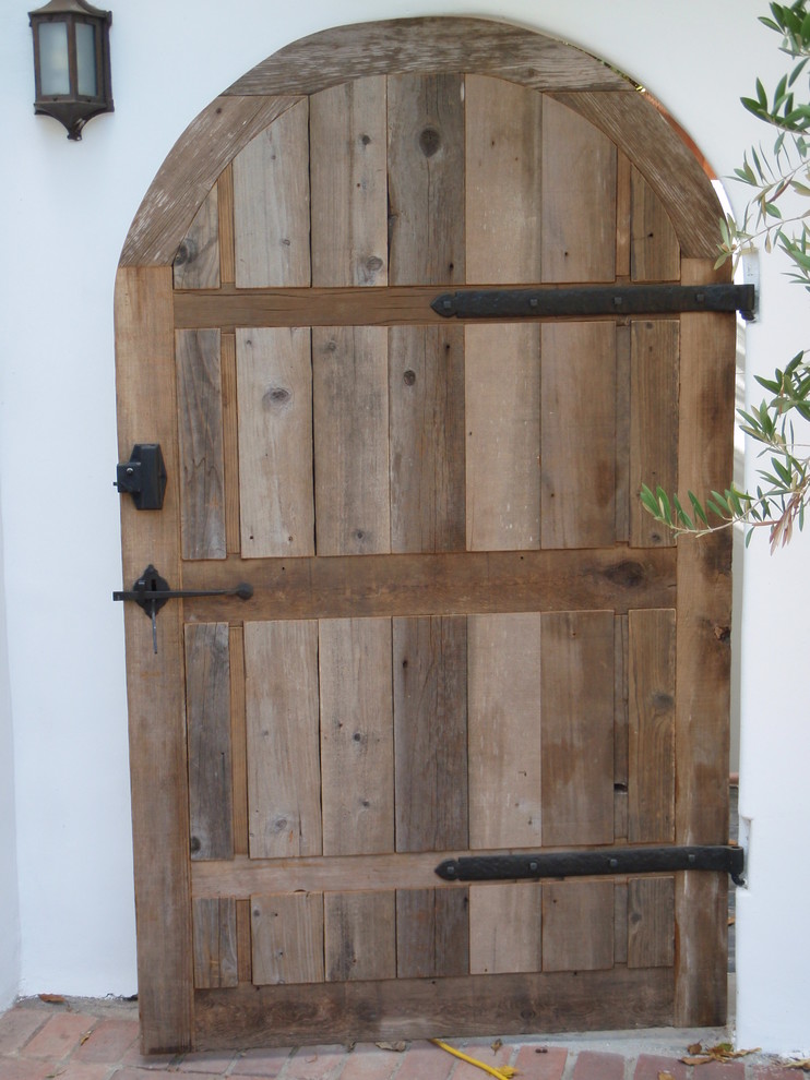Inspiration for a rustic house exterior in Santa Barbara.
