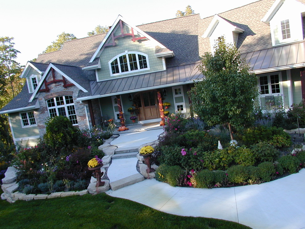 Example of a classic exterior home design in Milwaukee