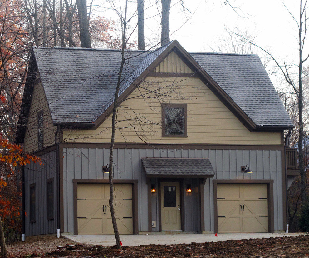 Idee per la facciata di una casa blu american style a due piani con tetto a capanna