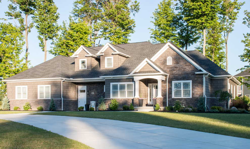 Custom Home Clarence, NY Exterior New York by KCB Architecture
