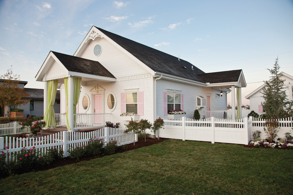 This is an example of a medium sized traditional bungalow house exterior in Raleigh.