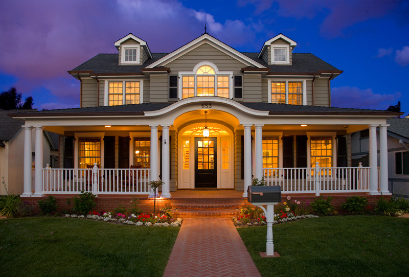 Cette image montre une façade de maison.