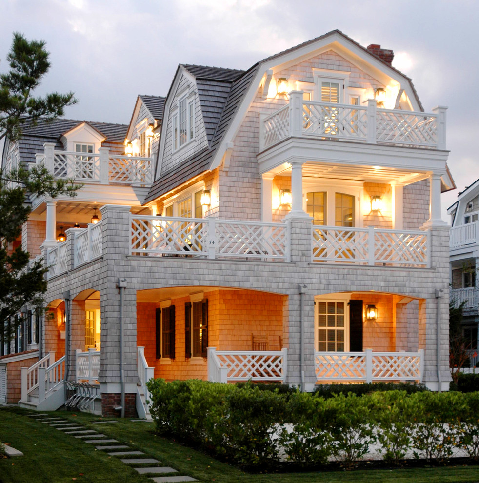 Inspiration for a large timeless three-story exterior home remodel in Philadelphia with a gambrel roof