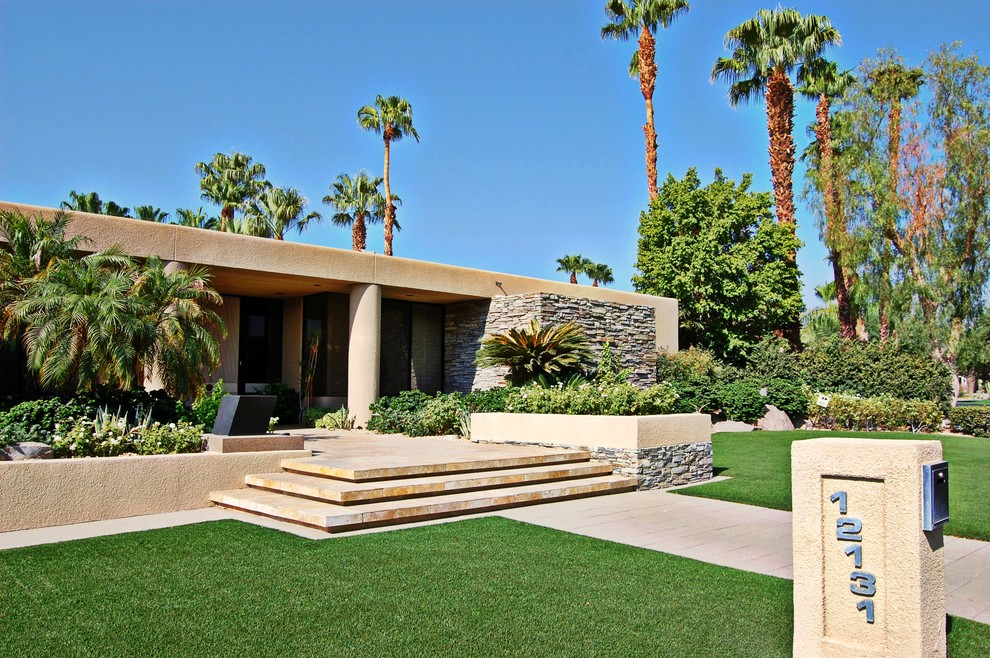 Minimalist exterior home photo in Los Angeles