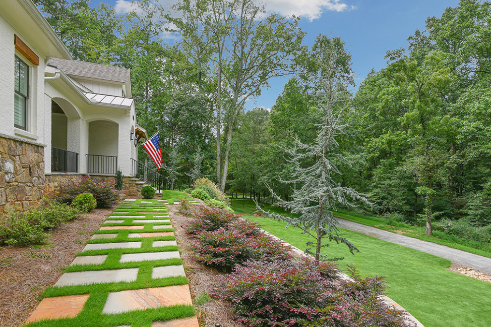 This is an example of a large farmhouse garden in Atlanta.