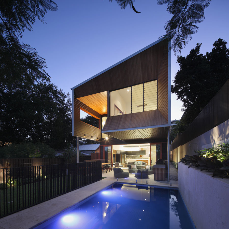 Zweistöckige Moderne Holzfassade Haus in Brisbane
