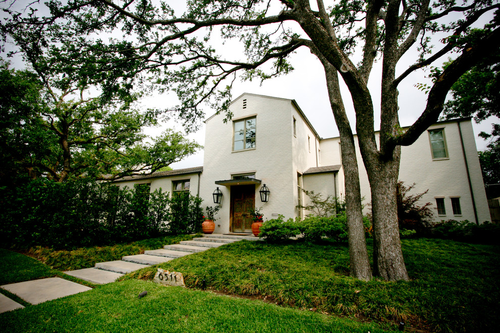 Design ideas for a traditional house exterior in Dallas.