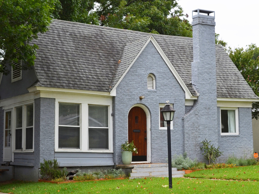 Inspiration för ett vintage blått hus, med tegel