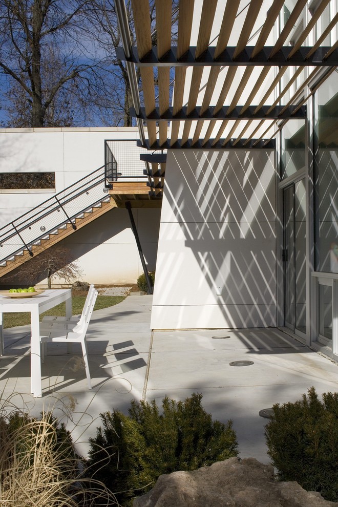 Inspiration for a white modern two floor render house exterior in St Louis.