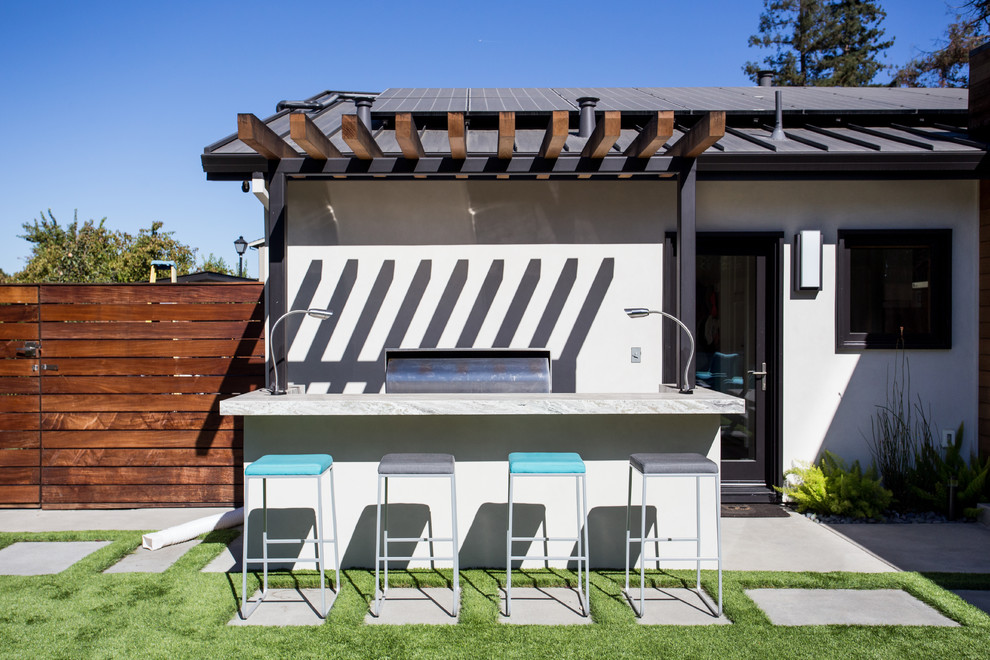 Idee per la villa multicolore moderna a un piano di medie dimensioni con copertura in metallo o lamiera e tetto grigio