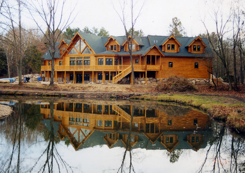 Large rustic two floor detached house in Grand Rapids with wood cladding.