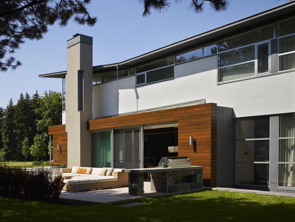 Geräumige, Zweistöckige Moderne Holzfassade Haus mit grauer Fassadenfarbe und Pultdach in Toronto