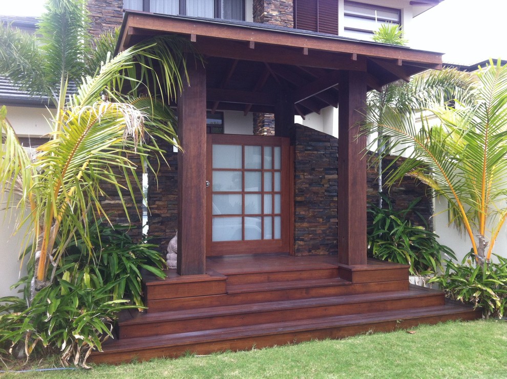 Design ideas for a contemporary house exterior in Gold Coast - Tweed.