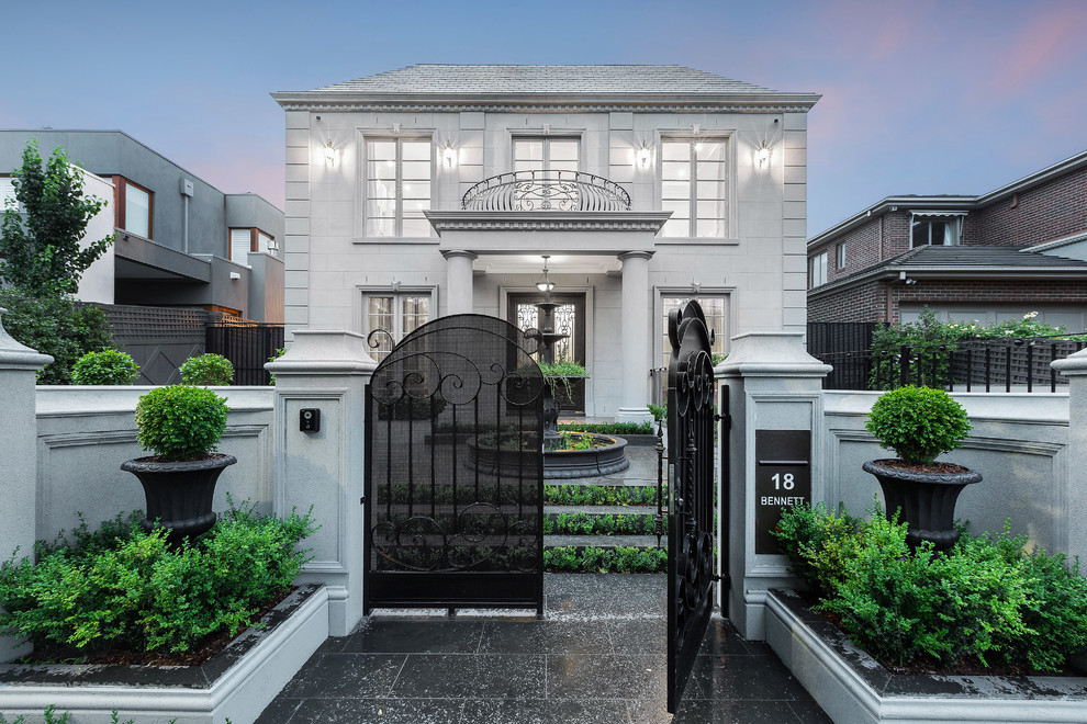 Geräumiges, Dreistöckiges Klassisches Einfamilienhaus mit Betonfassade, grauer Fassadenfarbe, Satteldach und Ziegeldach in Melbourne