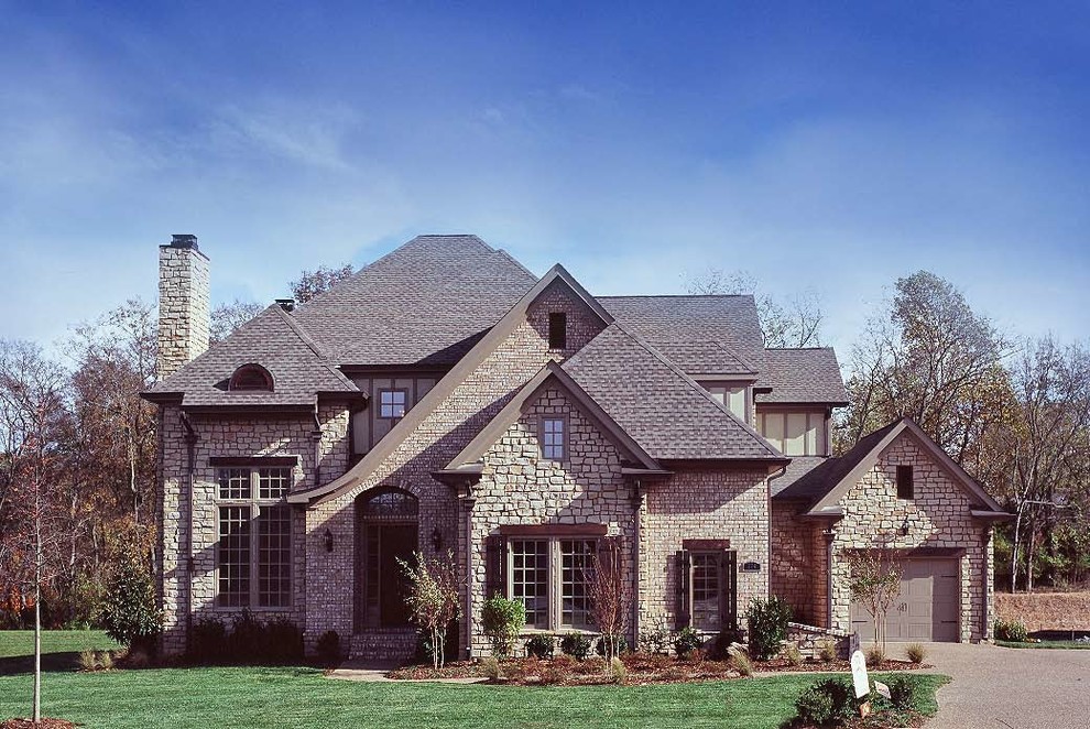 Photo of a traditional house exterior in Nashville.
