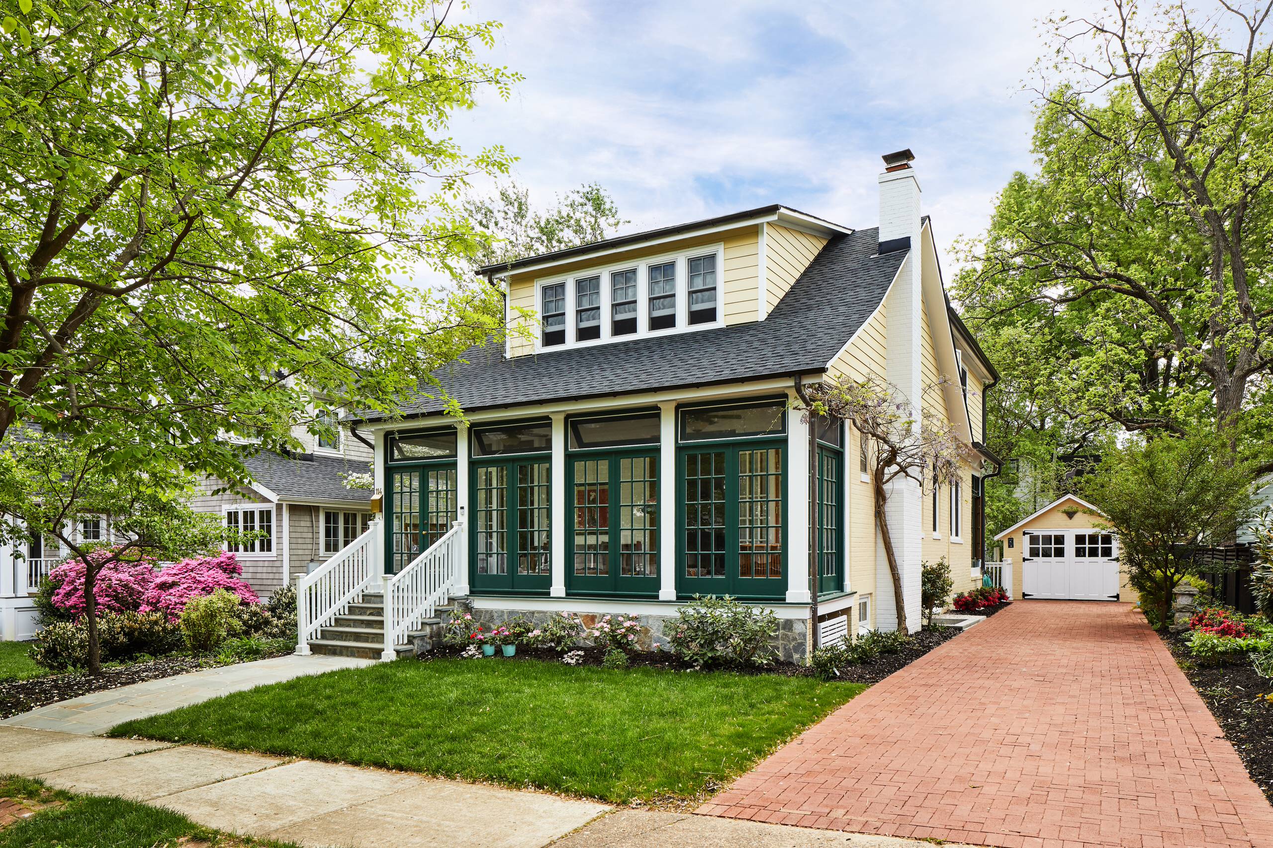 75 Beautiful Yellow Exterior Home Pictures Ideas March 2021 Houzz