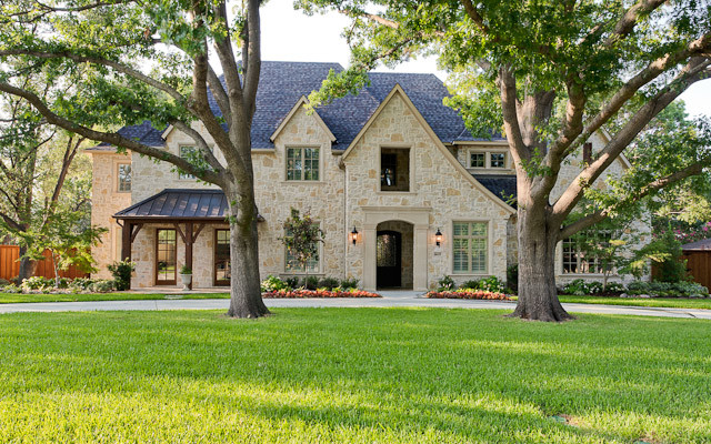 Traditional exterior home idea in Dallas
