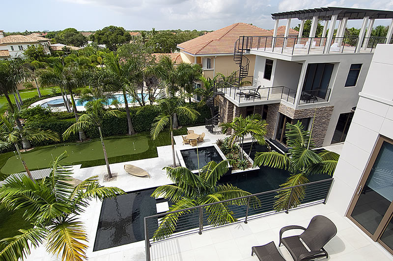Design ideas for a modern house exterior in Miami.