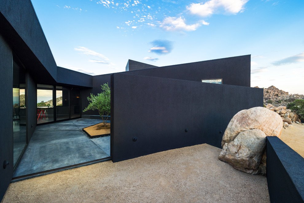 Inspiration for a large modern black one-story exterior home remodel in Los Angeles