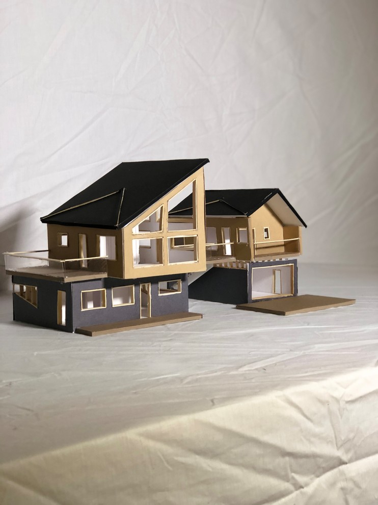 Foto della villa beige contemporanea a due piani di medie dimensioni con rivestimento in legno e tetto a capanna