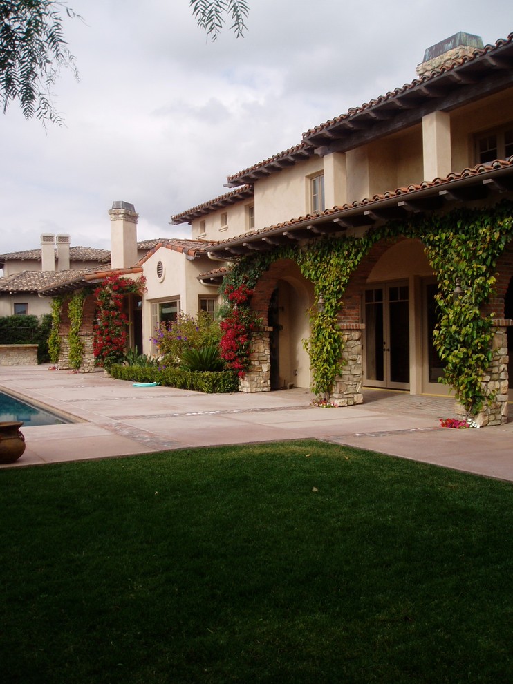 This is an example of a mediterranean house exterior in San Diego.