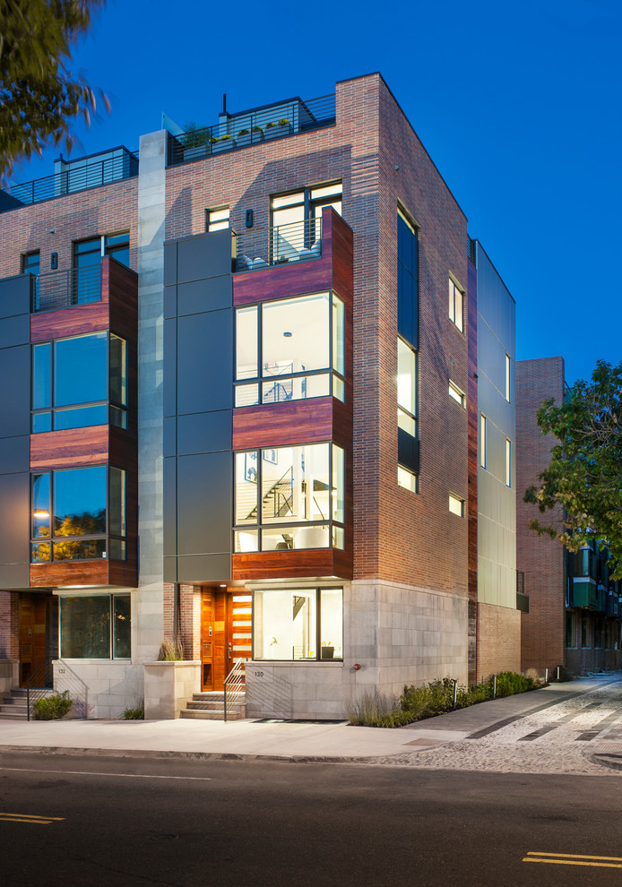Mittelgroßes, Dreistöckiges Modernes Wohnung mit Backsteinfassade in Philadelphia