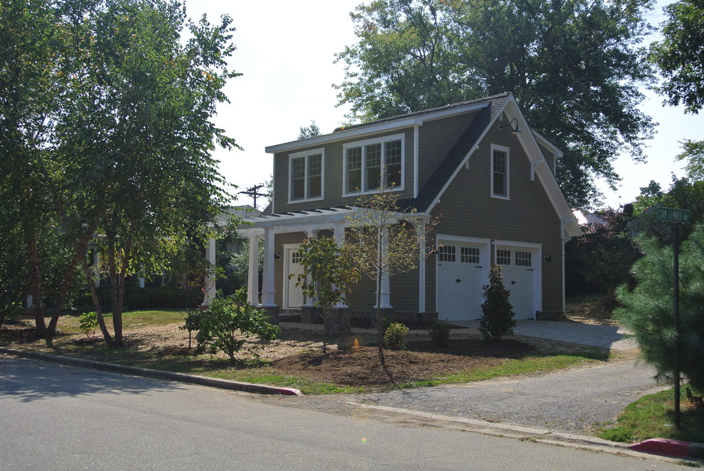 Exemple d'une façade de maison craftsman.