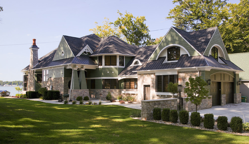 Inspiration pour une grande façade de maison verte craftsman en panneau de béton fibré à un étage.