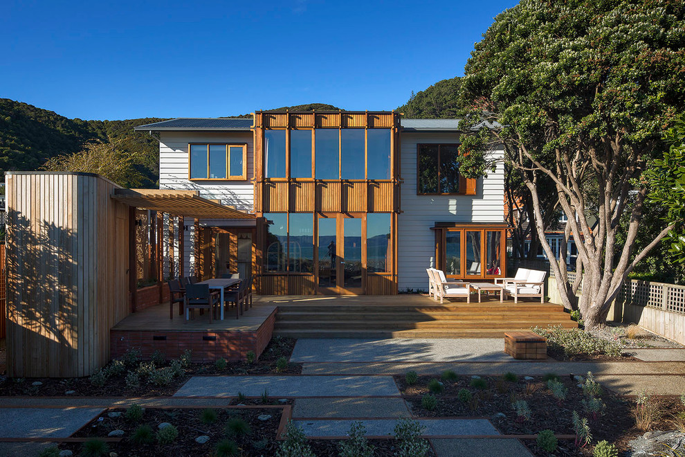 This is an example of a contemporary house exterior in Wellington.
