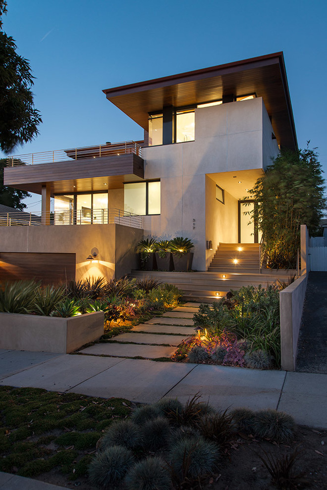 Contemporary two-story exterior home idea in Los Angeles