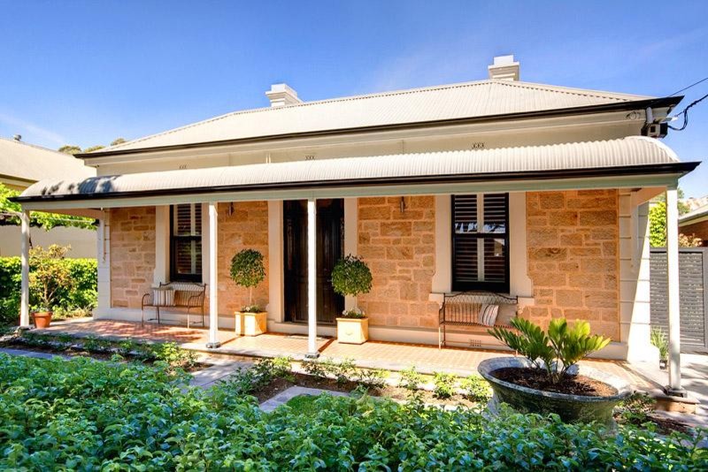 Double fronted victorian sandstone cottage Traditional Exterior