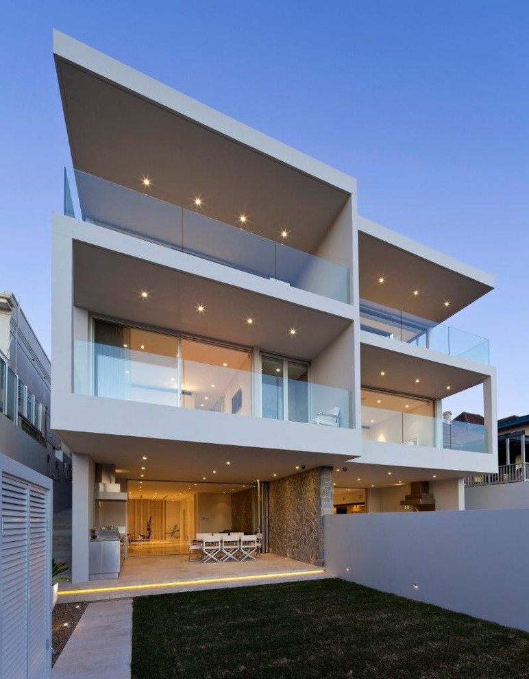 Dreistöckige Moderne Doppelhaushälfte mit beiger Fassadenfarbe und Flachdach in Sydney