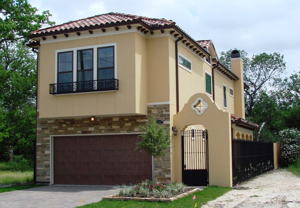 Photo of a mediterranean house exterior in Houston.