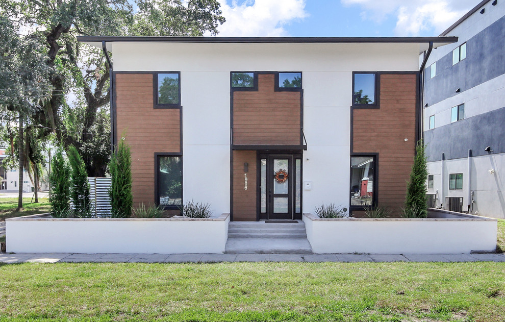 Example of a mid-sized urban white mixed siding house exterior design in Tampa