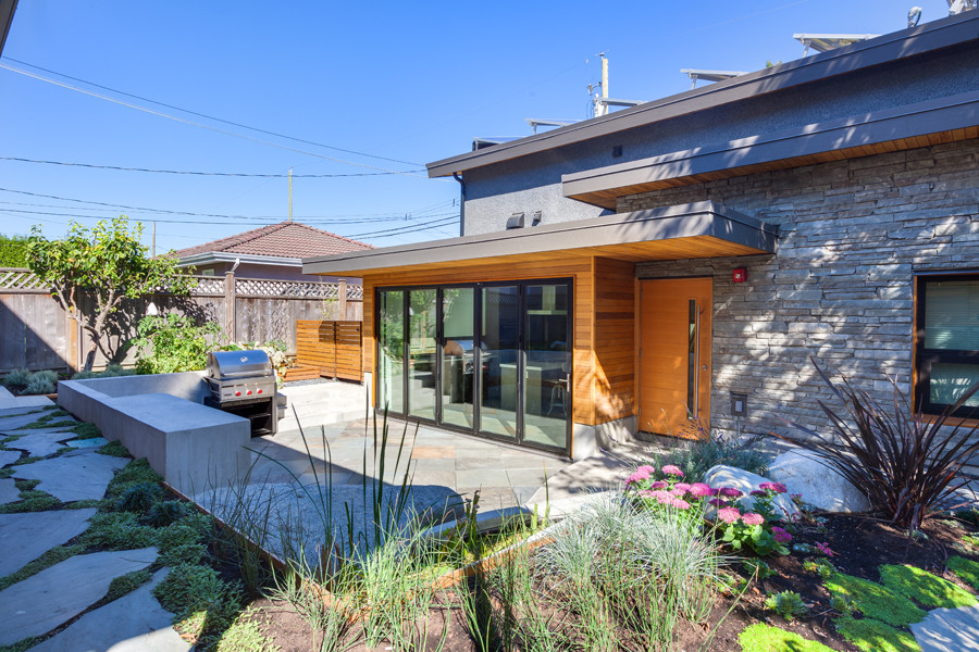Gey contemporary two floor house exterior in Vancouver with stone cladding.