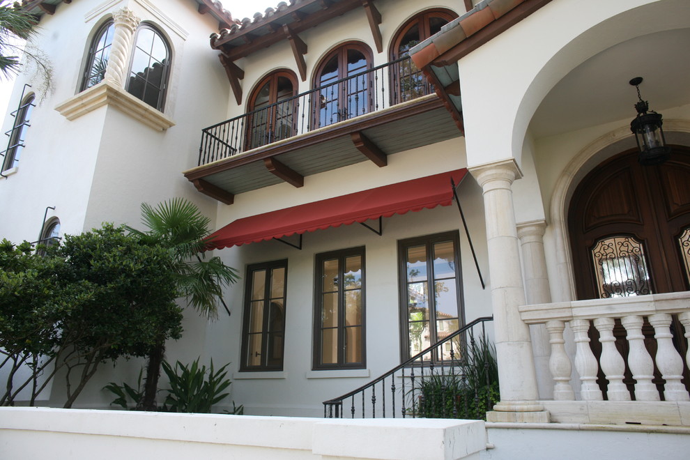 Immagine della facciata di una casa mediterranea