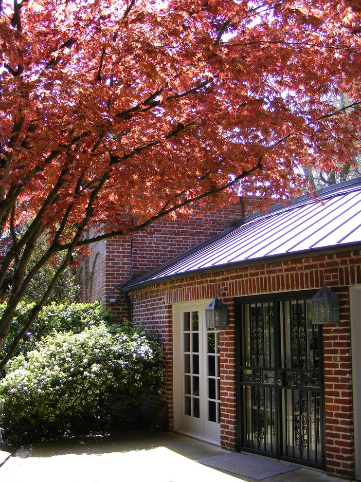 Dunthorpe Riverfront Estate Traditional House Exterior Portland