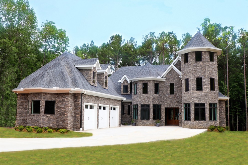 Diseño de fachada de casa vintage grande de tres plantas con revestimiento de piedra y tejado de teja de madera